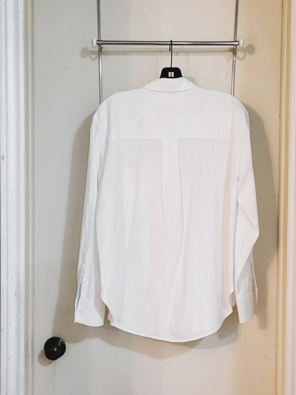 Banana Republic Linen-Blend Long Sleeves Shirt - Size Medium.  White - Picture 6 of 9